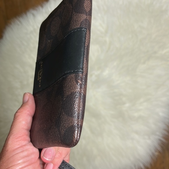 ✨ MAKE OFFER ✨ COACH CORNER ZIPPER WRISTLET - Picture 7 of 8